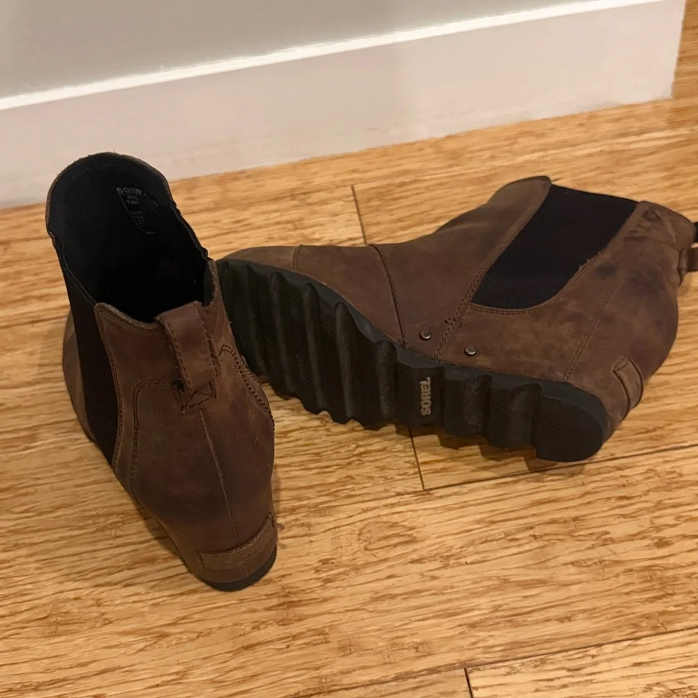 Sorel Joan of Arctic wedge Chelsea Brown Leather Ankle Booties - Picture 2 of 3